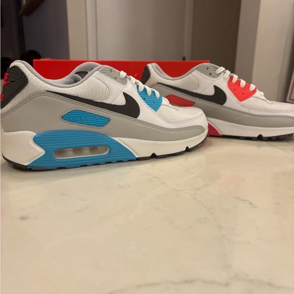 Nike Air Max 90 Men's Shoes in White-Iron Grey-Chlorine Blue colorway size 11 - Picture 2 of 6